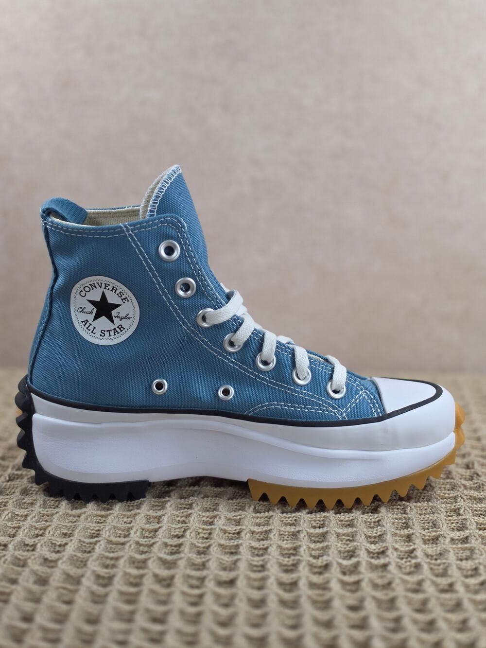 Converse Run Star Hike Hi – Women’s 5.5 / Men’s 4 – BNIB – Noble Blue